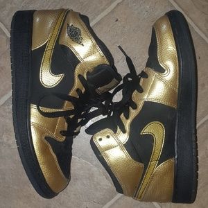 Air Jordan 1 Metallic Gold